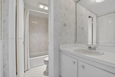 9235 Lagoon Place Davie FL 33324