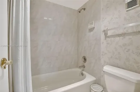 9235 Lagoon Place Davie FL 33324