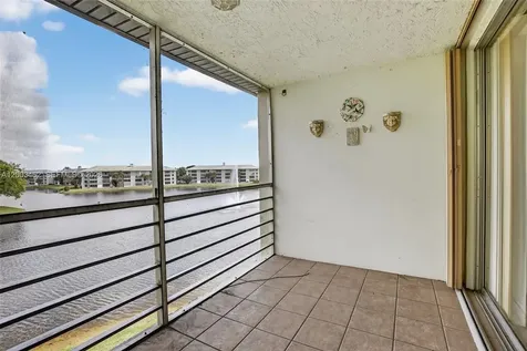 9235 Lagoon Place Davie FL 33324