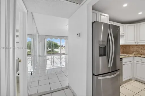 9235 Lagoon Place Davie FL 33324
