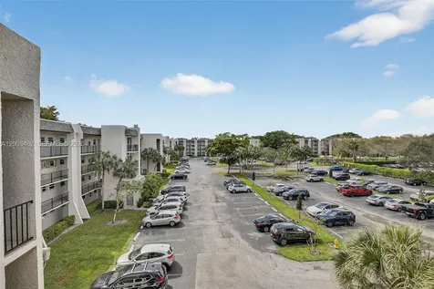 9235 Lagoon Place Davie FL 33324