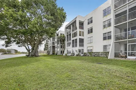 9235 Lagoon Place Davie FL 33324