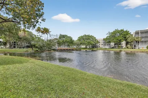 9235 Lagoon Place Davie FL 33324
