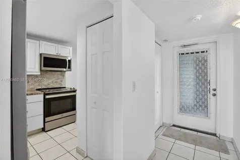 9235 Lagoon Place Davie FL 33324