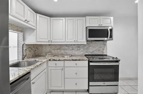 9235 Lagoon Place Davie FL 33324