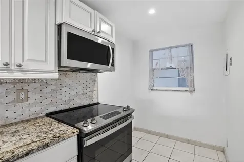 9235 Lagoon Place Davie FL 33324