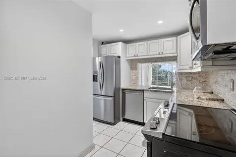 9235 Lagoon Place Davie FL 33324