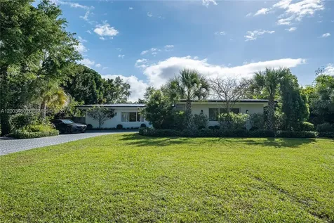 10235 SW 58th Court Pinecrest FL 33156