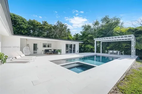 10235 SW 58th Court Pinecrest FL 33156