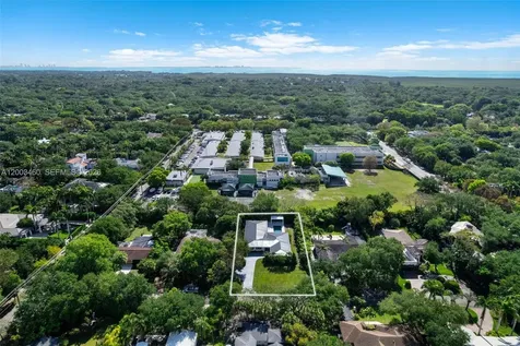 10235 SW 58th Court Pinecrest FL 33156