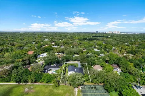 10235 SW 58th Court Pinecrest FL 33156