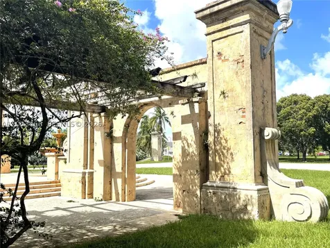 1556 San Benito Avenue Coral Gables FL 33134