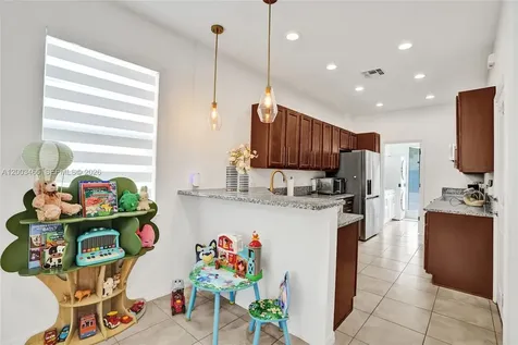 4002 Poinciana Lane Hollywood FL 33021