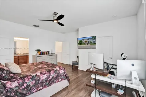 4002 Poinciana Lane Hollywood FL 33021