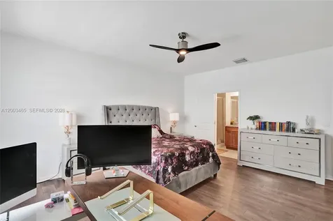 4002 Poinciana Lane Hollywood FL 33021