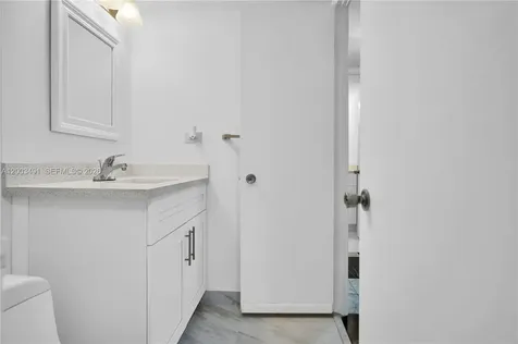 5555 Collins Avenue Miami Beach FL 33140