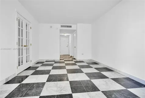 5555 Collins Avenue Miami Beach FL 33140