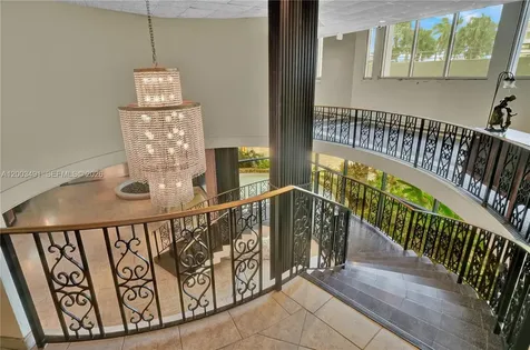 5555 Collins Avenue Miami Beach FL 33140