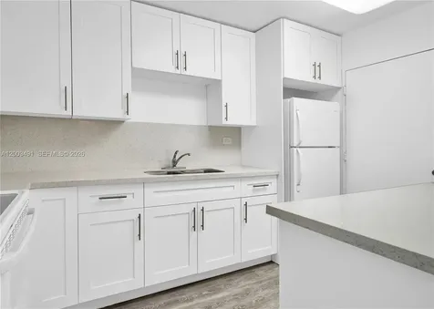 5555 Collins Avenue Miami Beach FL 33140