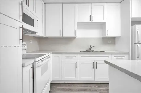 5555 Collins Avenue Miami Beach FL 33140