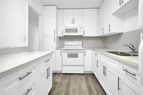 5555 Collins Avenue Miami Beach FL 33140