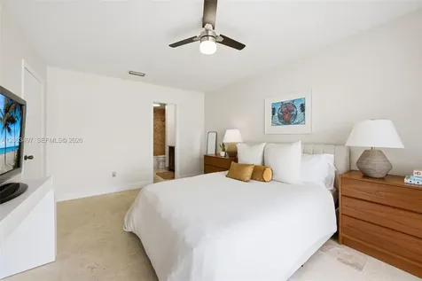 327 Ives Dairy Road Miami FL 33179