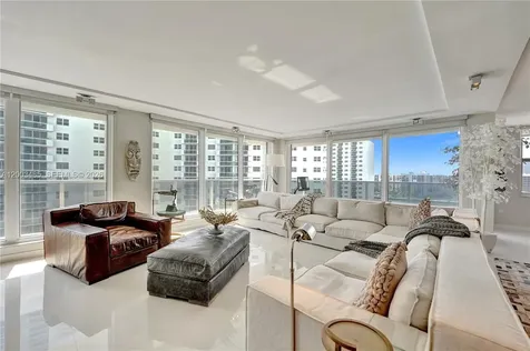 2751 S Ocean Drive Hollywood FL 33019