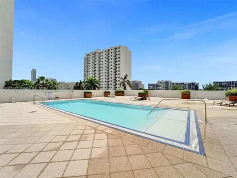 2751 S Ocean Drive Hollywood FL 33019