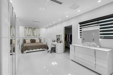 4211 W 8th Avenue Hialeah FL 33012