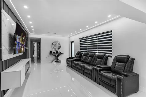 4211 W 8th Avenue Hialeah FL 33012