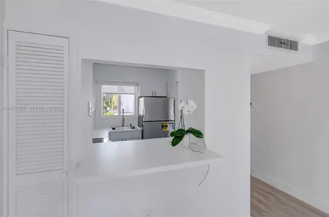 1345 Lincoln Road Miami Beach FL 33139