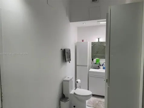 18041 Biscayne Boulevard Aventura FL 33160