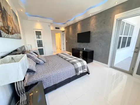18041 Biscayne Boulevard Aventura FL 33160