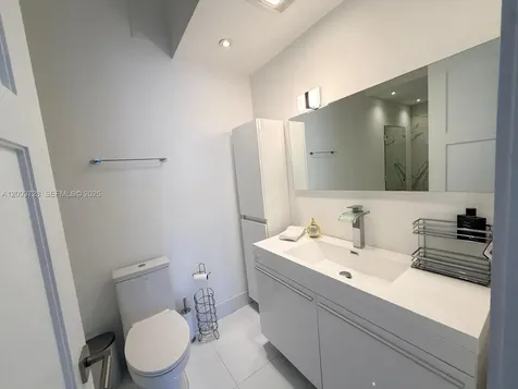 18041 Biscayne Boulevard Aventura FL 33160