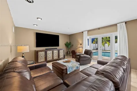1925 N 39th Avenue Hollywood FL 33021