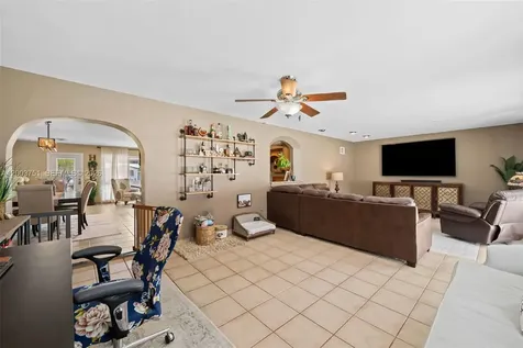 1925 N 39th Avenue Hollywood FL 33021