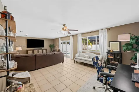 1925 N 39th Avenue Hollywood FL 33021