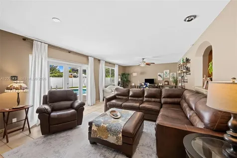 1925 N 39th Avenue Hollywood FL 33021