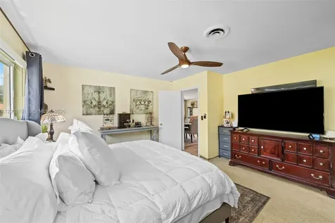 1925 N 39th Avenue Hollywood FL 33021