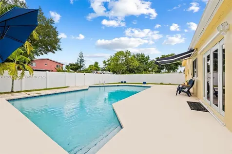 1925 N 39th Avenue Hollywood FL 33021