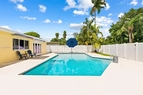 1925 N 39th Avenue Hollywood FL 33021