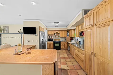 1925 N 39th Avenue Hollywood FL 33021