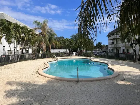 15221 NE 6th Avenue Miami FL 33162