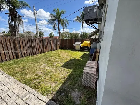 1050 SW 2nd Avenue Dania Beach FL 33004