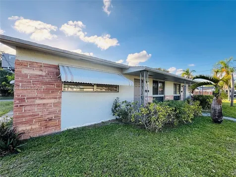 1050 SW 2nd Avenue Dania Beach FL 33004