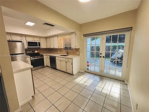 1050 SW 2nd Avenue Dania Beach FL 33004