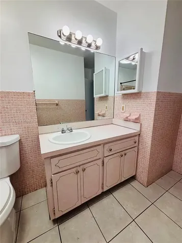 1050 SW 2nd Avenue Dania Beach FL 33004