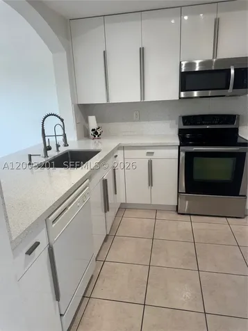 8826 W Flagler Street Miami FL 33174