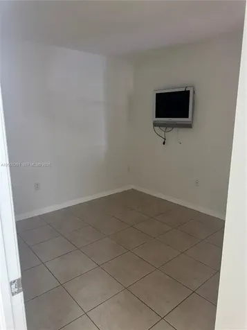 8826 W Flagler Street Miami FL 33174