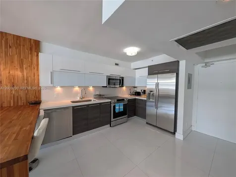 100 Lincoln Road Miami Beach FL 33139